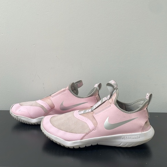 Nike women’s kids Flex Runner GS US4 Pink Foam Metallic Silver Light Smoke Grey - Picture 3 of 10